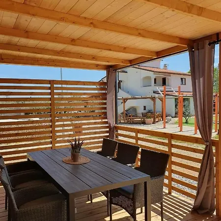 Mobile Homes Karlo & Dino بولا