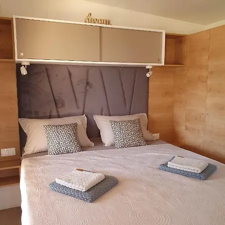 Mobile Homes Karlo & Dino بيت للعطل بولا