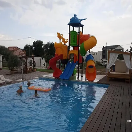 بيت للعطل Mobile Homes Karlo & Dino *