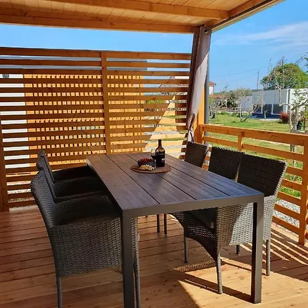 Semesterbostad Mobile Homes Karlo & Dino Pula