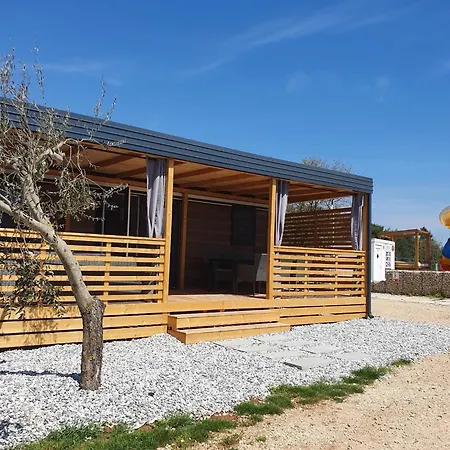 Ferienhaus Mobile Homes Karlo & Dino *
