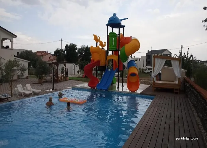 Сasa de vacaciones Mobile Homes Karlo & Dino *